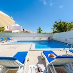 בית נופש Margarida - Heatable Pool & Center